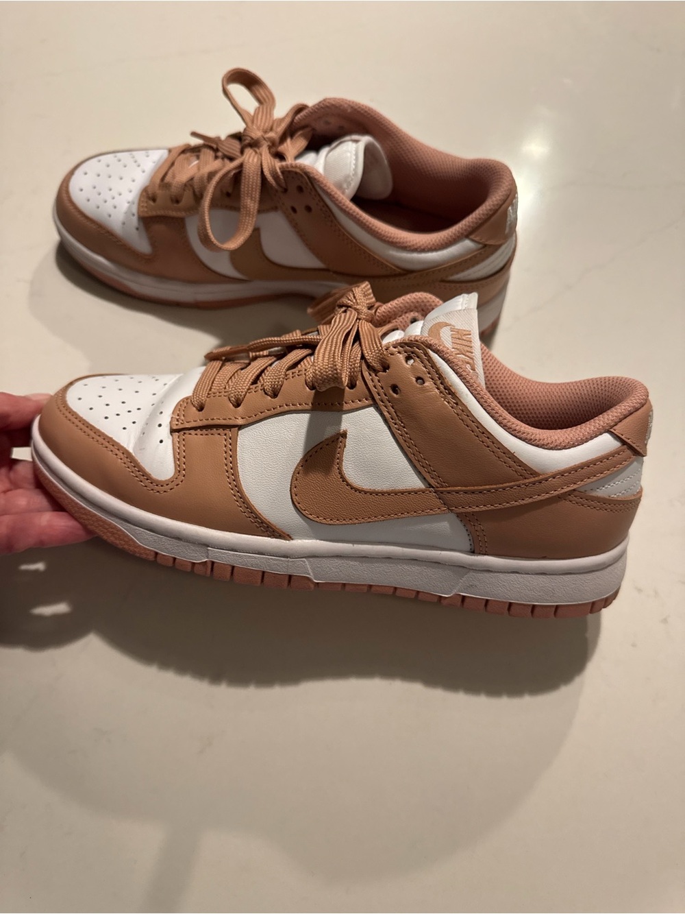 Nike Women's Low-Top Sneakers in White and Blush/Tan